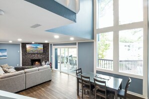 Kondominium, Beberapa Tempat Tidur, patio (Castaway Cove Unit 6) | Area keluarga