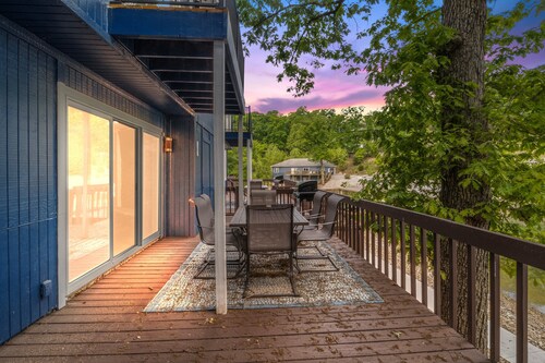 Our Cove Retreat - Perfect for Wave-free Swimming, Tanning & Prime Location Fun!