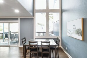 3 bedrooms, individually decorated, individually furnished, bed sheets - Our Cove Retreat - Perfect for Wave-free Swimming, Tanning & Prime Location Fun! (Lake Ozark)