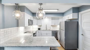 Condo, Multiple Beds, Patio (Castaway Cove Unit 6) | Private kitchen