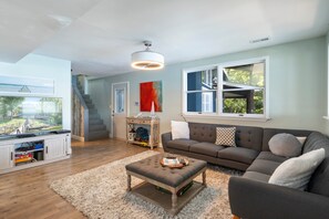 單棟房屋, 多張床, 露台 (Lakeside Getaway) | 客廳