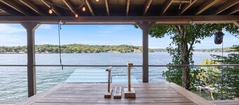 Stunning Sunsets, Vibrant Bars and Restaurants at the Waterfront