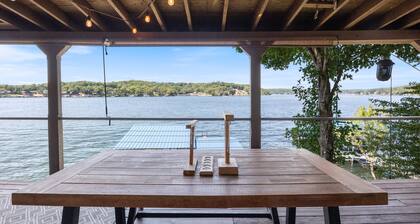 Stunning Sunsets, Vibrant Bars and Restaurants at the Waterfront