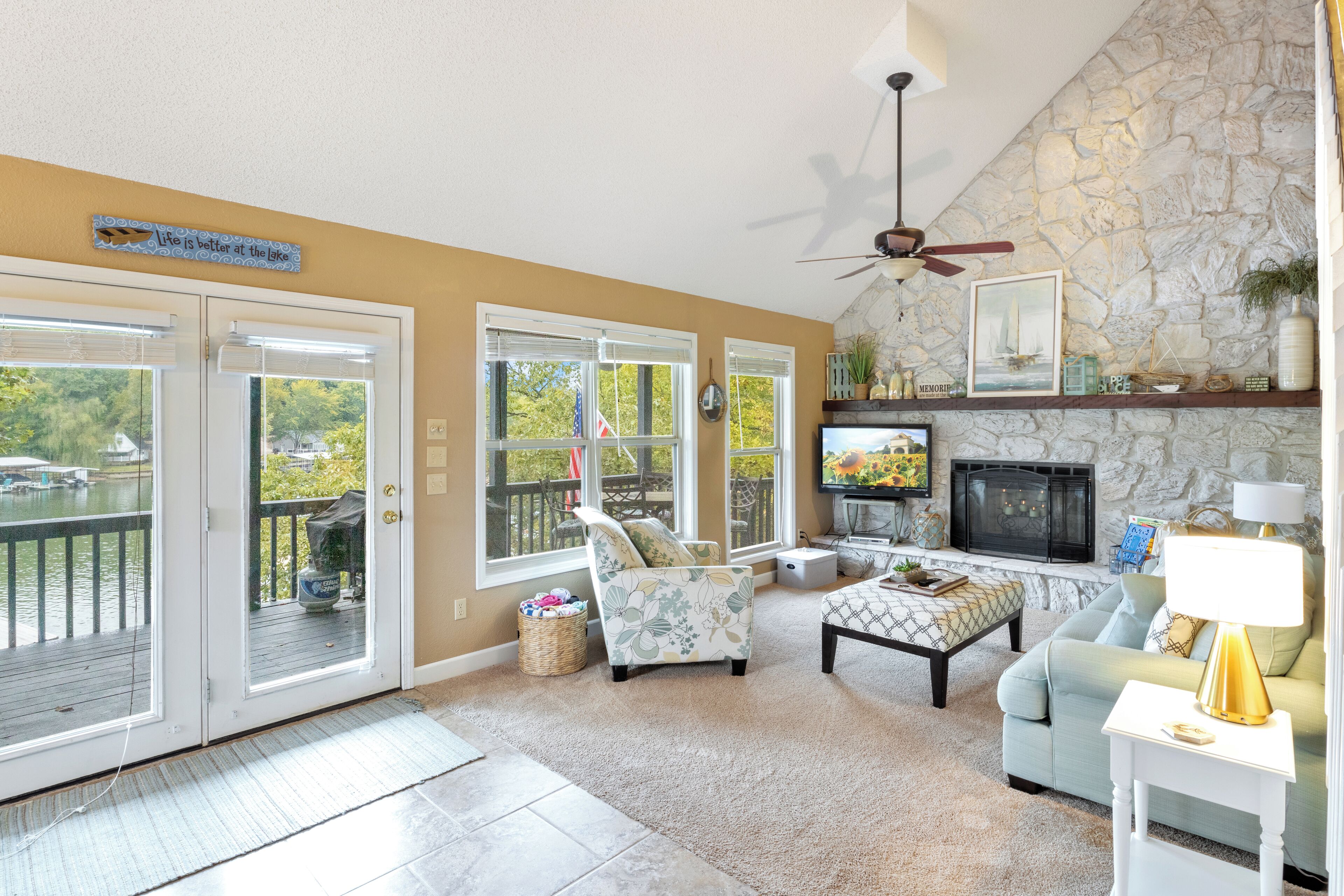 House, Multiple Beds, Patio (Sunset Siesta) | Living area