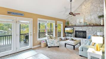 House, Multiple Beds, Patio (Sunset Siesta) | Living area