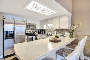 House, Multiple Beds, Patio (Sunset Siesta) | Private kitchen