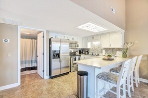 House, Multiple Beds, Patio (Sunset Siesta) | Private kitchen - New! Deep Cove With Kayaks-paddle Board-fire Pit (Rocky Mount)