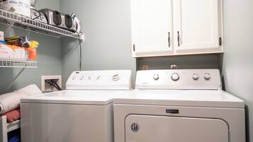 Ferienhaus, Mehrere Betten, Terrasse (Sunset Siesta) | Wäschereiservice