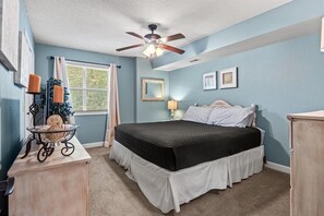 独立别墅, 多张床, 露台 (Sunset Siesta) | 3 多间卧室、特色装修、特色家居、床单