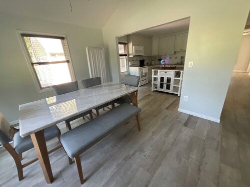 Sweet Lil House on NYS park! Ideal for hikers and horseback riders! Trail access