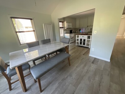 Sweet Lil House on NYS park! Ideal for hikers and horseback riders! Trail access