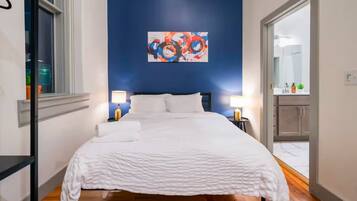 1 slaapkamer, een strijkplank/strijkijzer, wifi, beddengoed