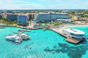 Exterior - Margaritaville Waterpark Oceanfront Double Room Balcony (Nassau)