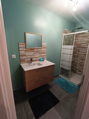Hair dryer, towels, toilet paper - Apartment in the immediate vicinity of Château de Maintenon (Pierres)