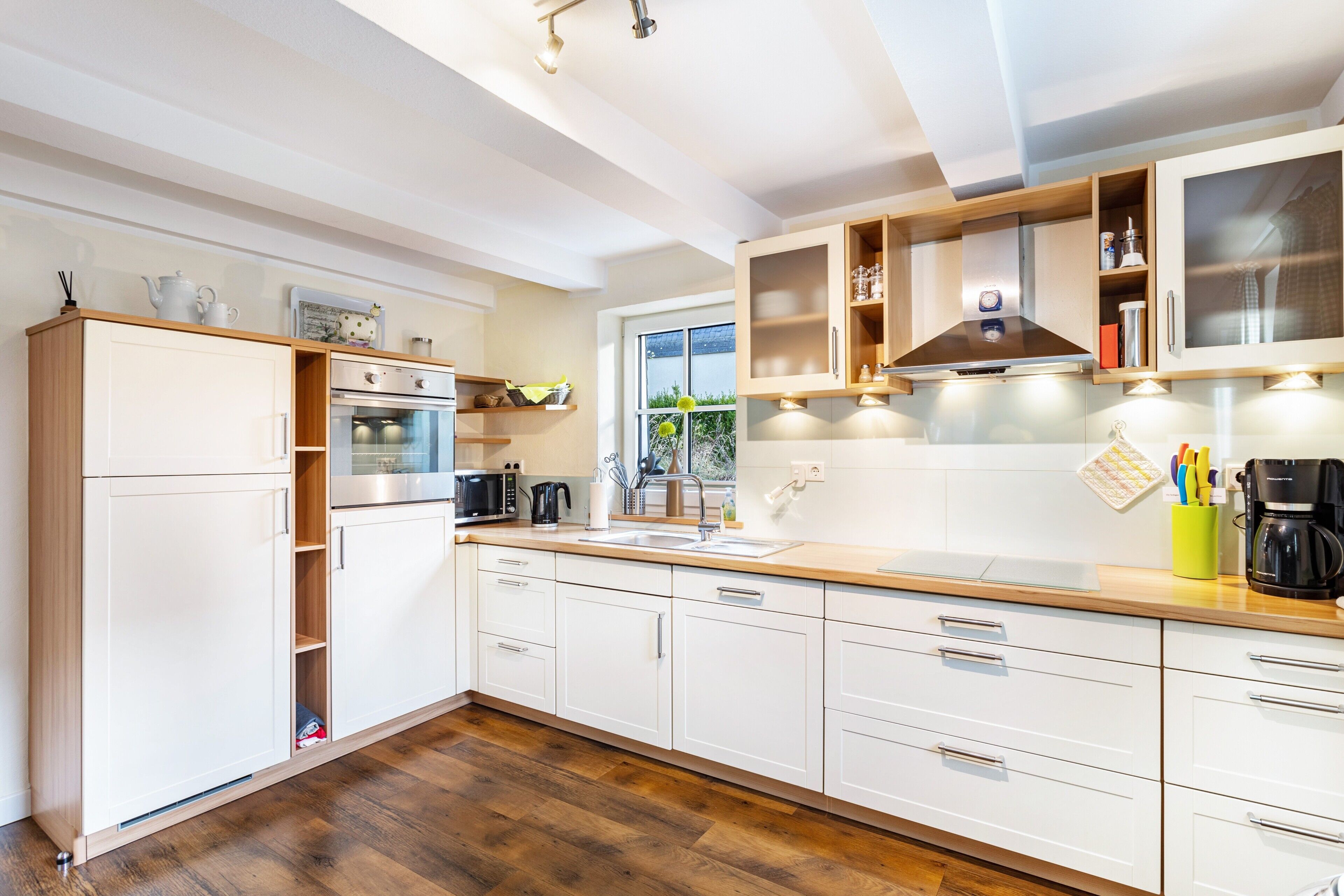 Refrigerador, microondas, horno, placa de cocina