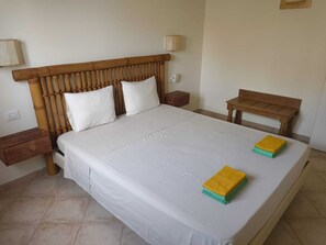 Apartament clàssic, 1 dormitori, pati, vistes al jardí | Cortines opaques, planxa i posts de planxar i wifi gratuïta