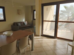 Apartament clàssic, 1 dormitori, pati, vistes al jardí | Sala d'estar