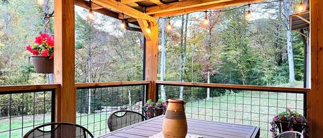 تناول الطعام بالخارج