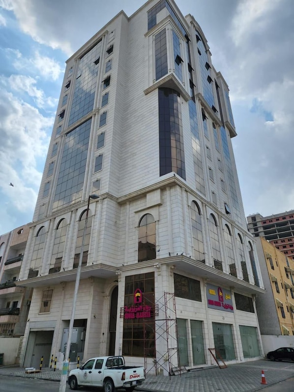 واجهة المنشأة