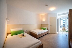 1 bedroom, WiFi, bed sheets - Comfort Double Room with Free Parking (Schlitz)