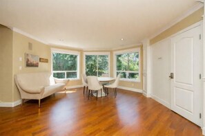 Unclassified image, 2 of 22, button - Vancouver Red House (Coquitlam)