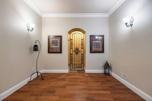 Interior - Vancouver Red House (Coquitlam)