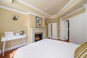 Room - Vancouver Red House (Coquitlam)