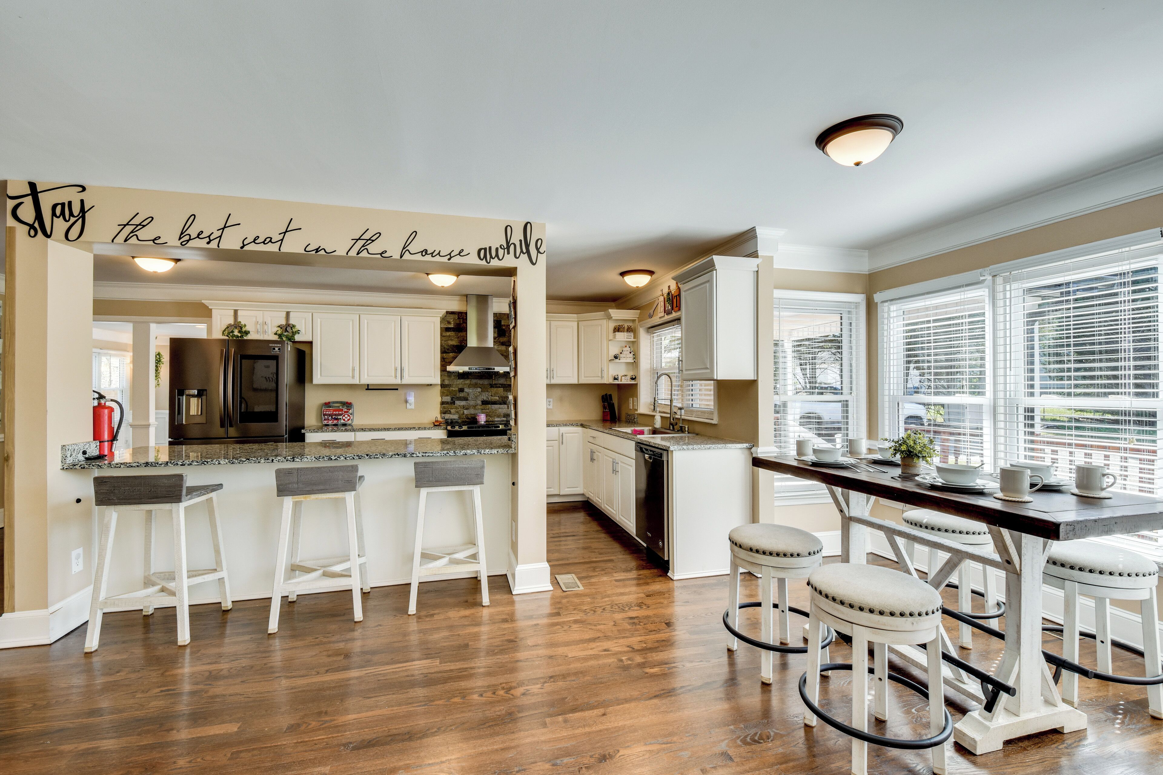 Fridge, microwave, stovetop, dishwasher