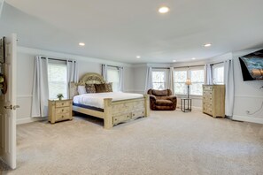 5 bedrooms, desk, iron/ironing board, travel crib - 6 Mi to Dtwn Anderson: Grand Family Home w/ Yard! (Anderson)