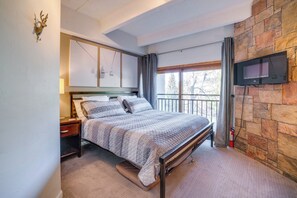 2 makuuhuonetta, työpöytä, silitysrauta/-lauta, internet