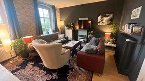 TV, ping pong - Holiday Home 'Alte Schule Niebüll' with Private Garden and Wi-Fi (Niebüll)