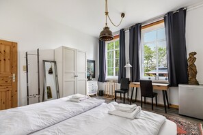 7 bedrooms, iron/ironing board, WiFi, bed sheets