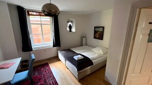 7 Schlafzimmer, Bügeleisen/Bügelbrett, WLAN, Bettwäsche