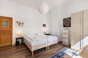 7 bedrooms, iron/ironing board, WiFi, bed sheets