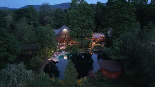 Charming Cottage Escape- Pets Welcome-Thistle Bach