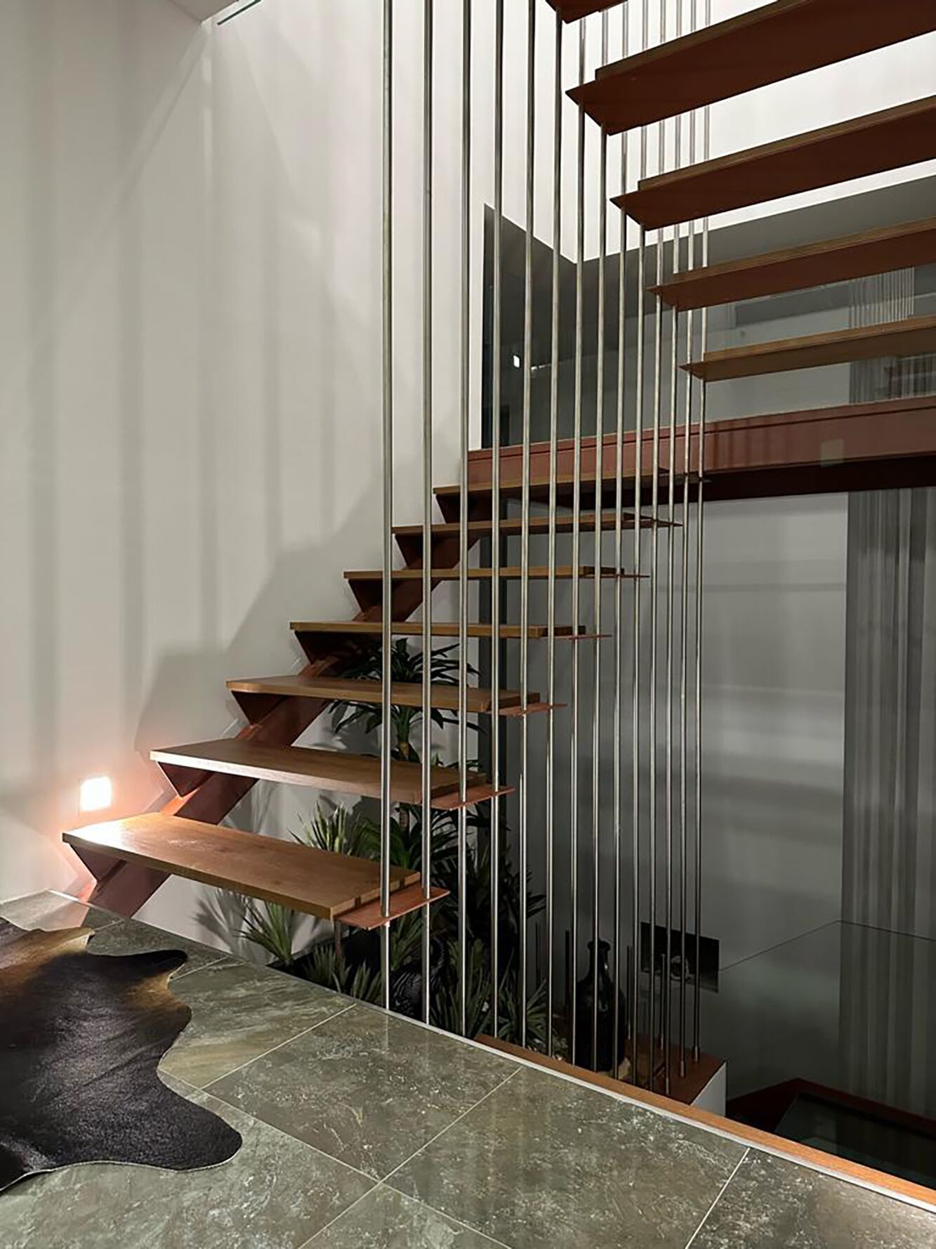 المنشأة من الداخل