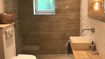 Bruser, håndklæder, Sæbe, Toiletpapir