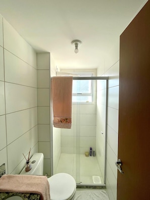 Dusche, Handtücher, Seife, Toilettenpapier