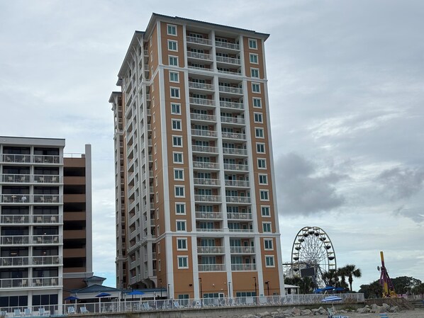 المنشأة من الخارج