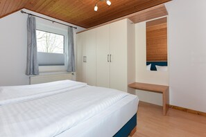 Apartment | 3 bedrooms, individually furnished - Grosse Ferienwohnung im Dachgeschoss in Bensersiel (Esens)