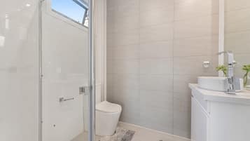 Apartment | Bathroom | Hair dryer, towels, soap, shampoo
