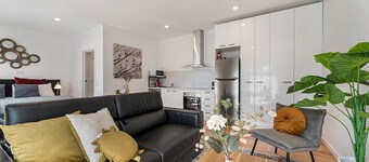 Comfy Studio With Shared Backyard Near Racecourse