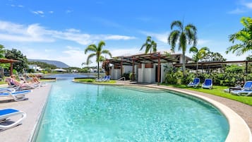 Apartment | Pool | Outdoor pool