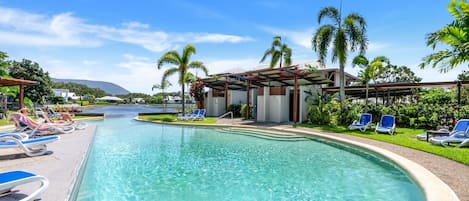Apartment | Pool | Outdoor pool