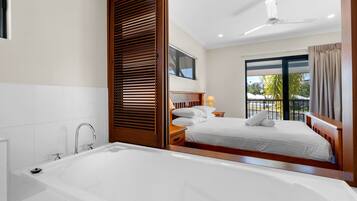 Apartment | 3 bedrooms, iron/ironing board, bed sheets