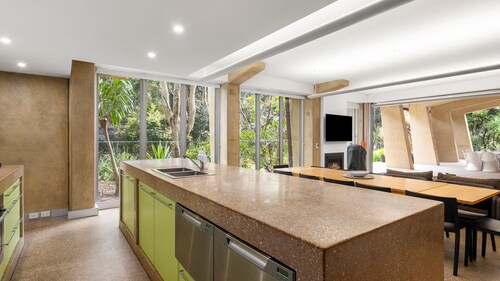 Beachside Bungalow Casuarina - Pet-friendly
