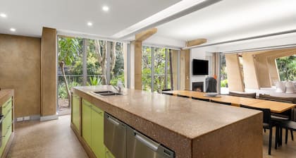 Beachside Bungalow Casuarina - Pet-friendly