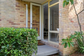 Apartment | Reception - Chic 1-bed Apartment by Balmoral Beach (Sydney)