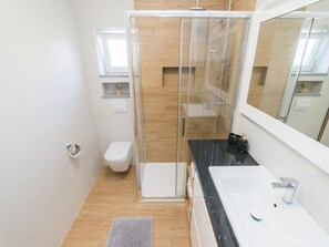Ferienhaus | Badezimmer | Badewanne, Haartrockner