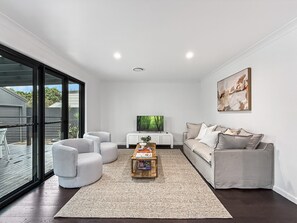 Living room - Spacious 3-bedroom Home With Private Pool & BBQ (Newcastle)
